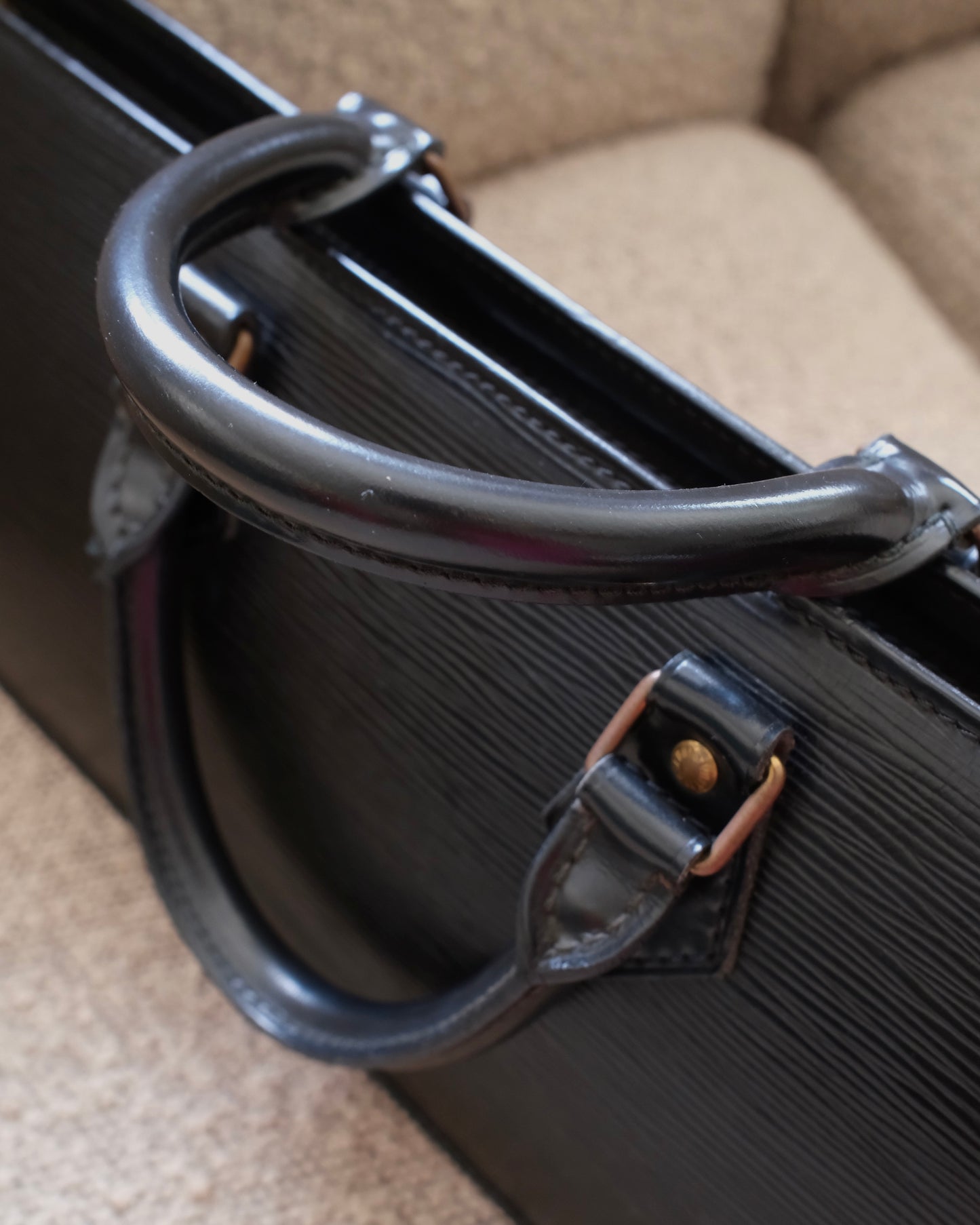 Lоuіs Vuіttоn Triangle Bag