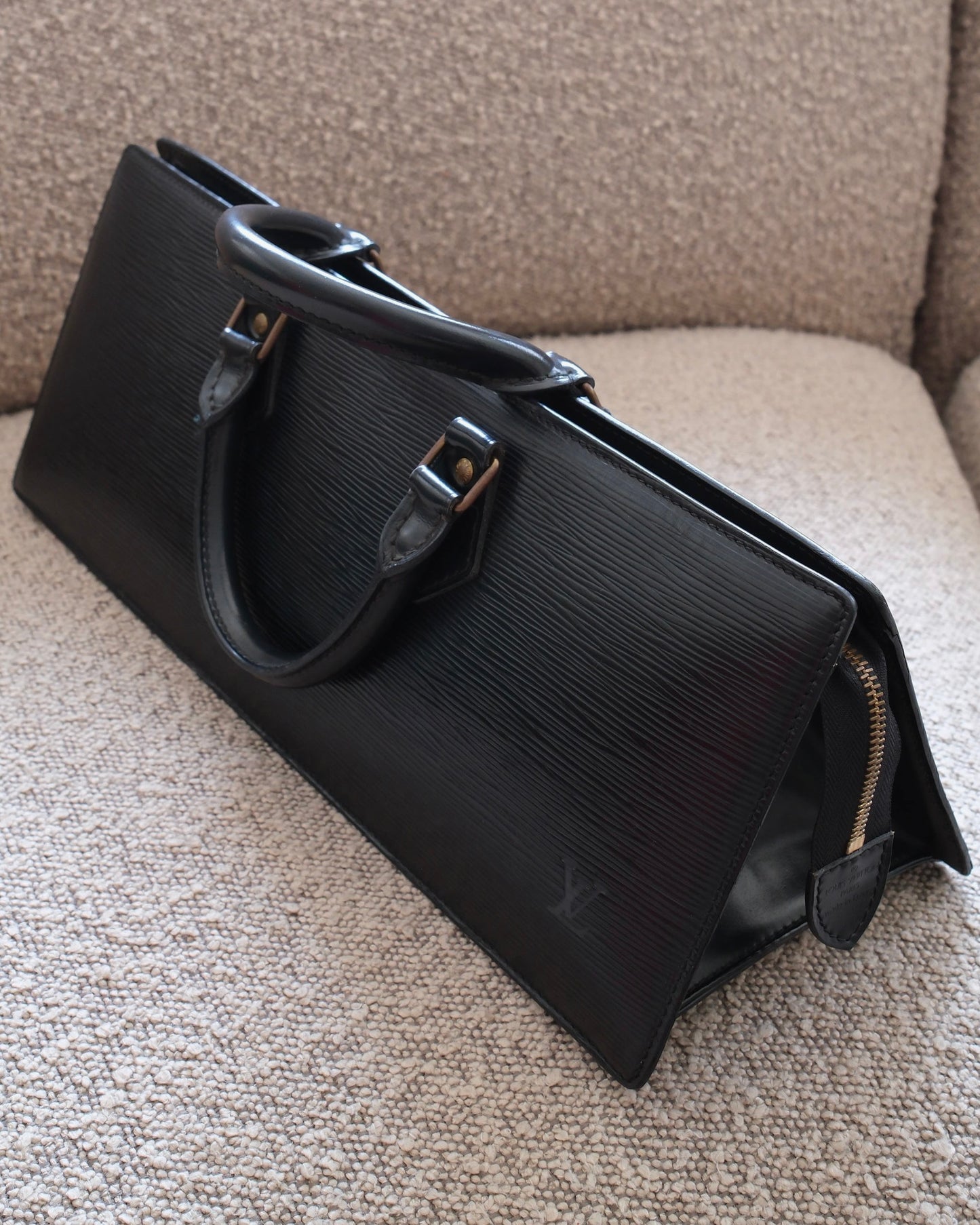 Lоuіs Vuіttоn Triangle Bag